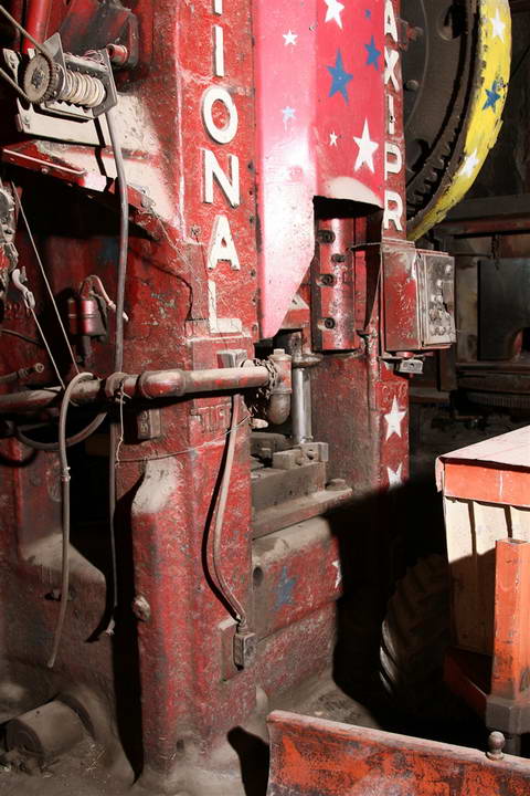 1000 Ton NATIONAL Maxi Press, 10 Str, 30 x 32 Bed, 19 x 17 Die Pocket