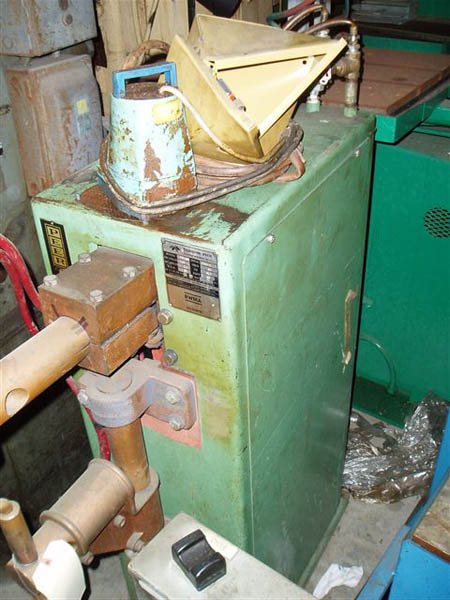 30 KVA PEER Spot Welder, 13 Throat, 220 Primary Volts, 2.7 Secondary Volts