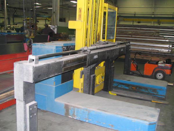 10200 Lb., BAUMANN, Side Loader, 130 Lift, Outside Forks 9-1/2' to 20' Wide