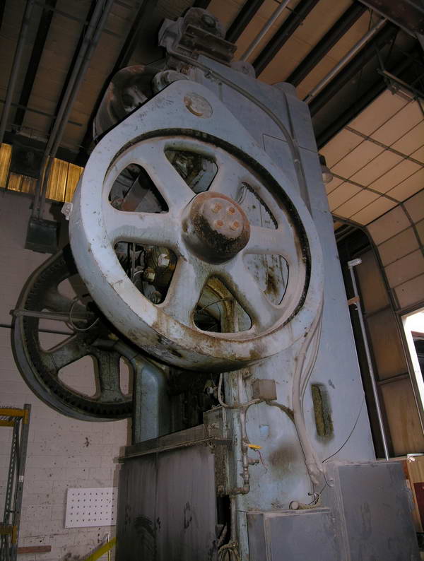 2000 Ton BLISS Knuckle Joint Press, 15 Str, 42 SH, 50 x 50 Bed, 18 SPM