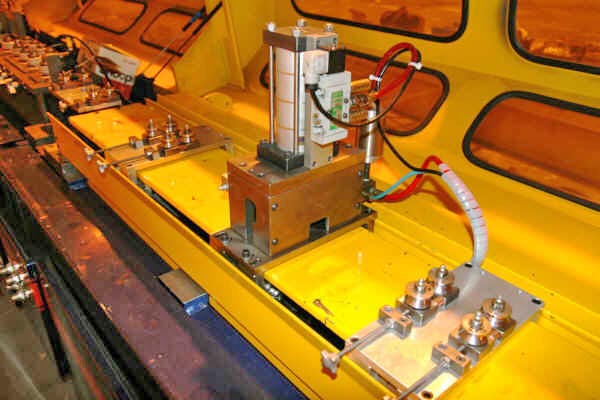 1 1/2 BURR OAK FLAT MULTI-VOID TUBE CUT-OFF, 1995,