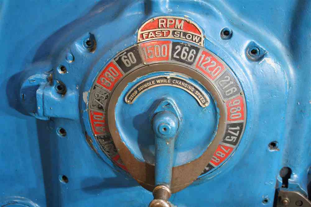 #2 KEARNEY TRECKER MODEL #2CSM PLAIN VERTICAL MILL