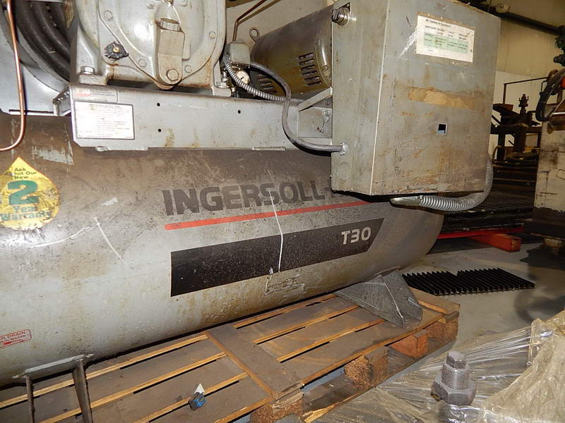 85 CFM @ 175 PSI INGERSOLL RAND Air Compressor, 2-Stage, 120 Gallon Tank, 25 HP