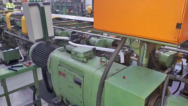 SCHUMAG SCHLEIPO GR.III Centerless Grinder, 15 to 120mm Working, 1940mm L Bar
