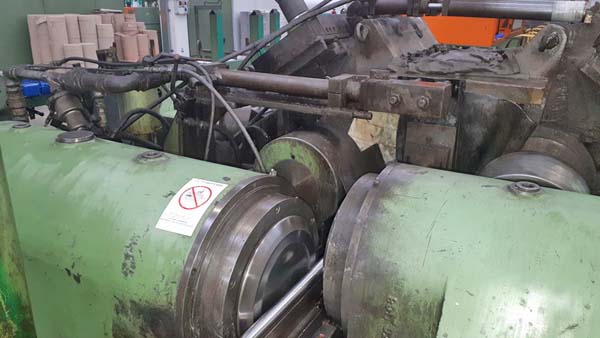 SCHUMAG SCHLEIPO GR.III Centerless Grinder, 15 to 120mm Working, 1940mm L Bar