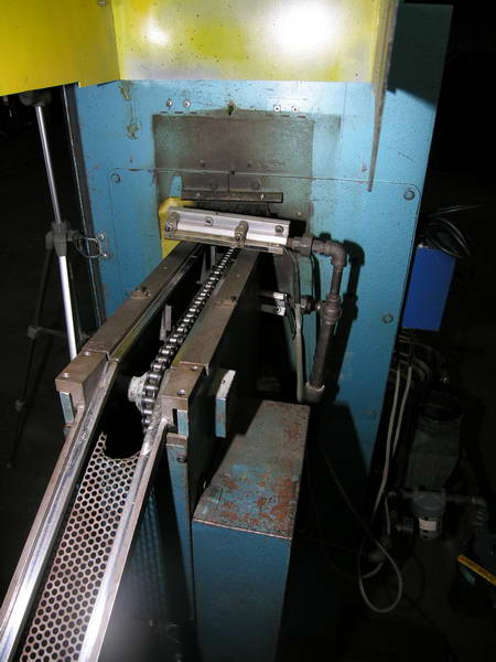 BEAD BLASTER, DELTA, Pass Thru, 3-1/2 W x 5 H Max Parts, (7) Nozzles, Cyclone