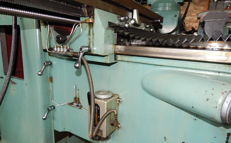 Trak K3-E SOUTHWESTERN INDUSTRIES Vertical Mill, 50 x 10 Bed, 750 Table Cap