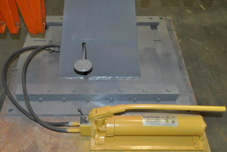 3,000 Lb REGAL Double End Uncoiler, 15 to 20 ID, 60 OD, 24 Width