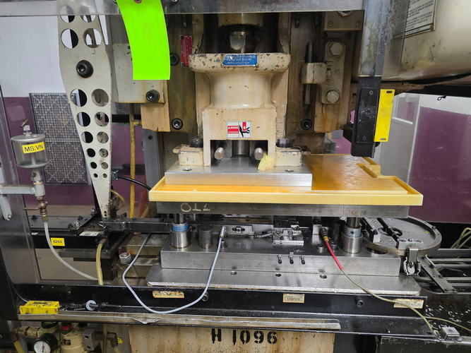 35 Ton BLISS OBI Press, 3 Str, 2-1/2 Adj, 10-3/4 SH, 26-1/2 x 17 Bed