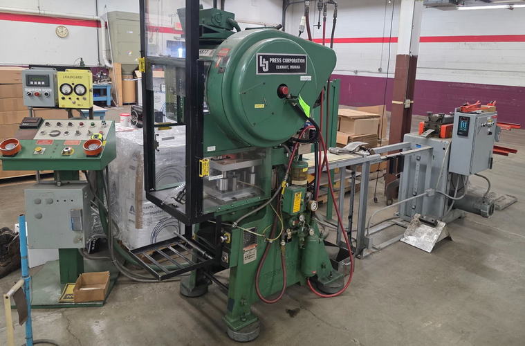 18 Ton L & J OBI Press, 2 Str, 2 Adj, 7 SH, 18 x 11-1/2 Bed Plate