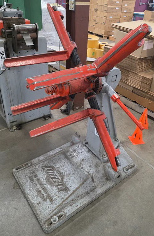 18 Ton L & J OBI Press, 2 Str, 2 Adj, 7 SH, 18 x 11-1/2 Bed Plate