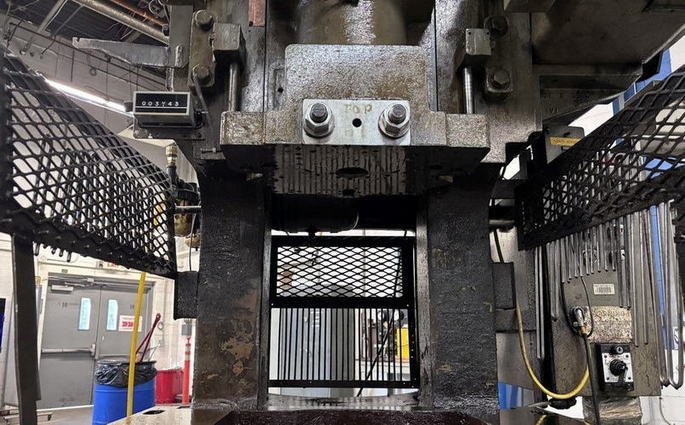 60 Ton BLISS C-60 OBI Press, 4 Str, 32 x 20 Bed, Air Clutch, Quik Learn