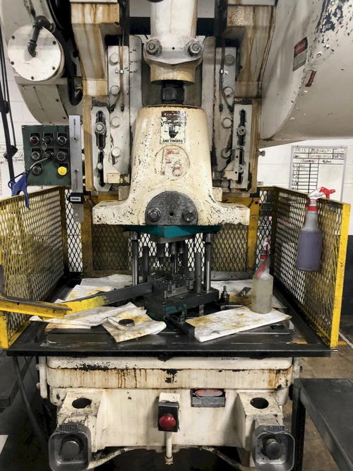 100 Ton FEDERAL OBI Press, 4 Str, 3 Adj, 19.5 SH, 36 x 28 Bed, Air Cl/Br