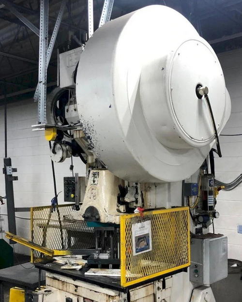 100 Ton FEDERAL OBI Press, 4 Str, 3 Adj, 19.5 SH, 36 x 28 Bed, Air Cl/Br